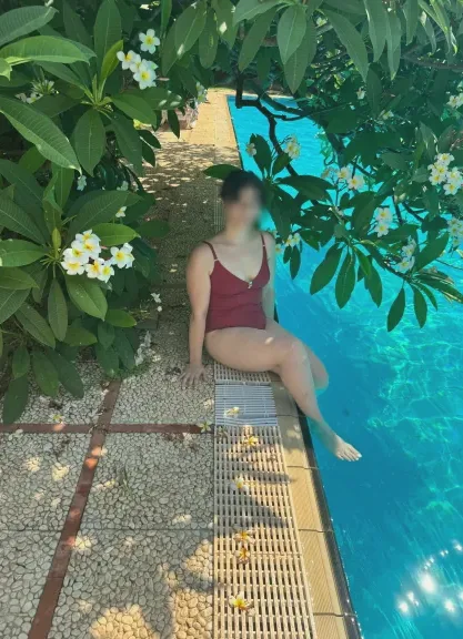 Alena, 33