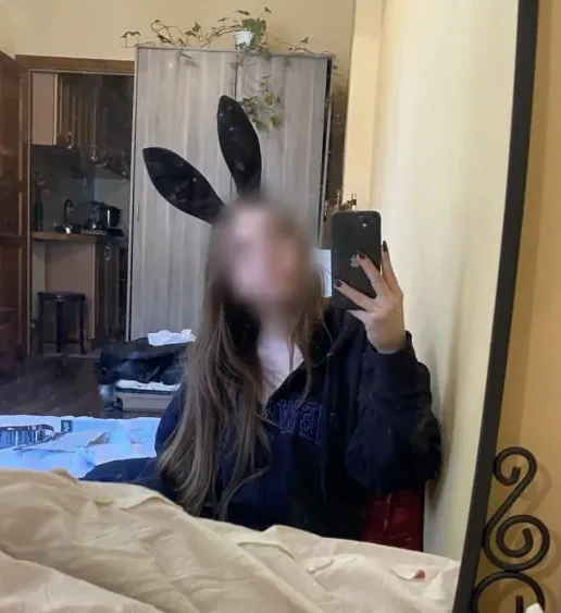 Amira, 19