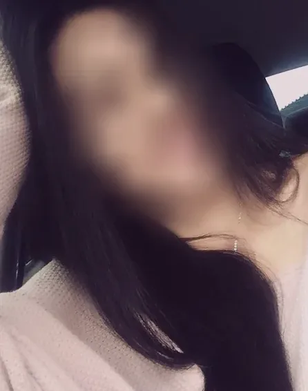 Amira, 34