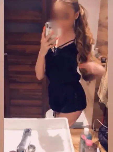Büsra, 29