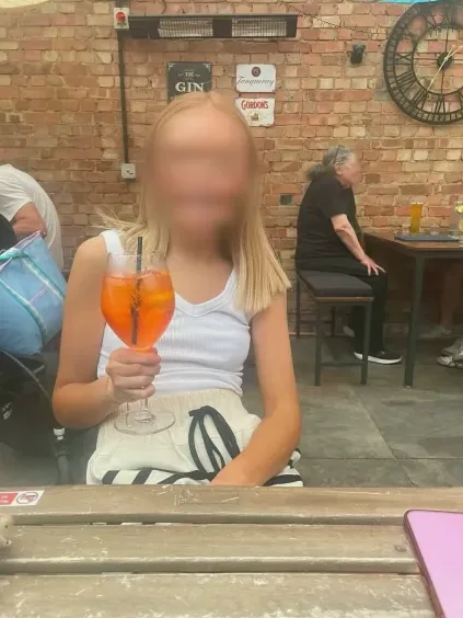 Carla, 26
