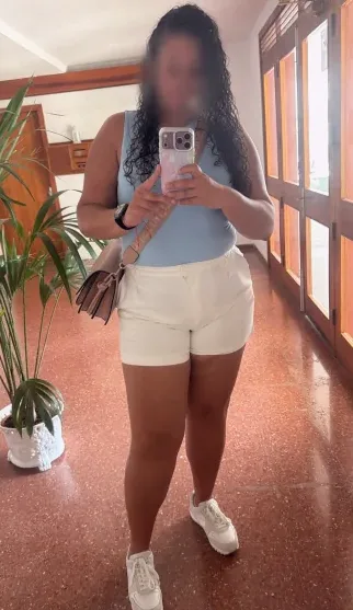 Claudia, 33