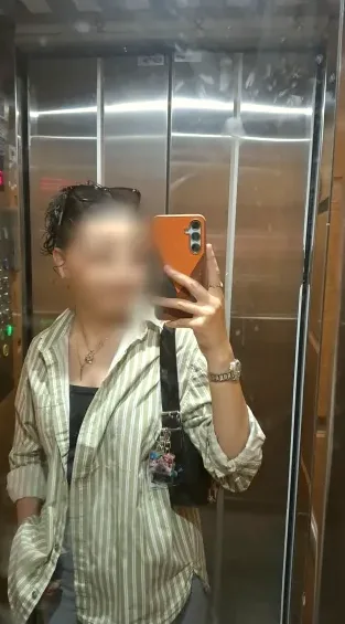Daniela, 21