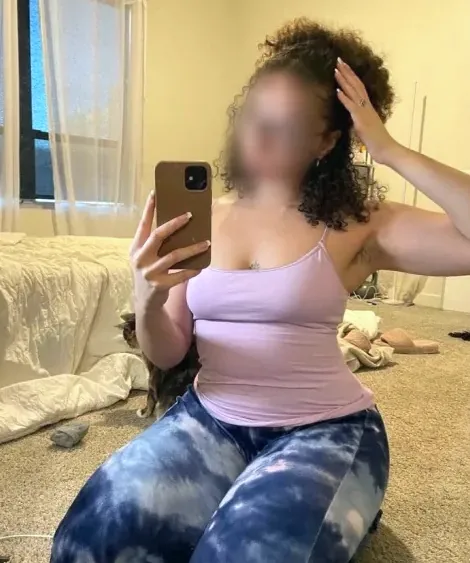 Elena, 32