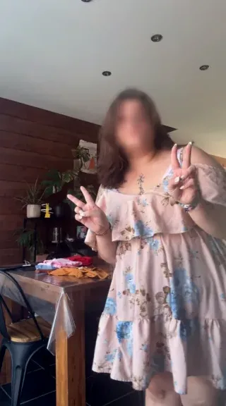 Esra, 23