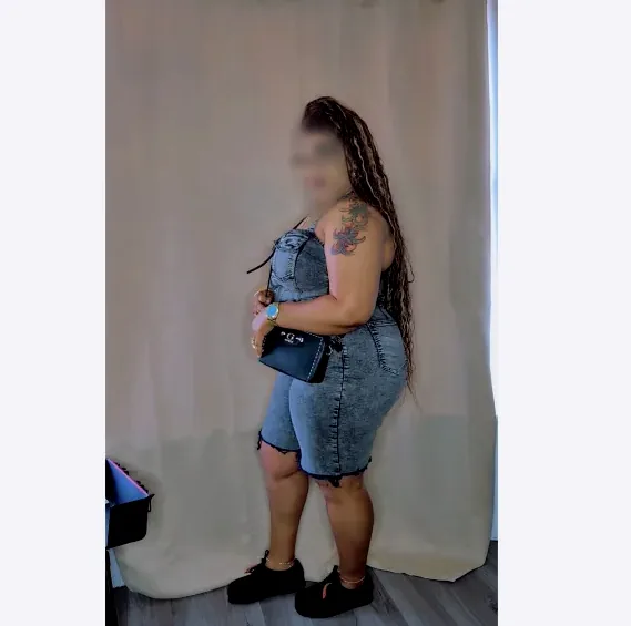 Larissa, 30