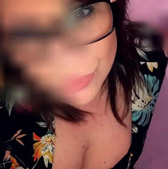 Larissa, 40