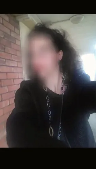 Manuela, 33