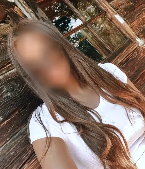 Saskia, 27