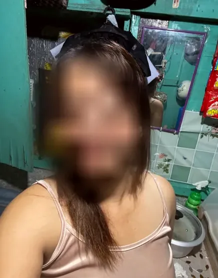 Sina, 32