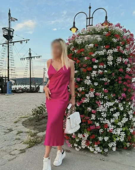 Stefanie, 29