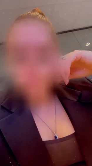 Thea, 32