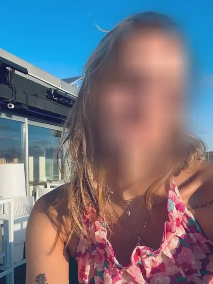 Vanessa, 29